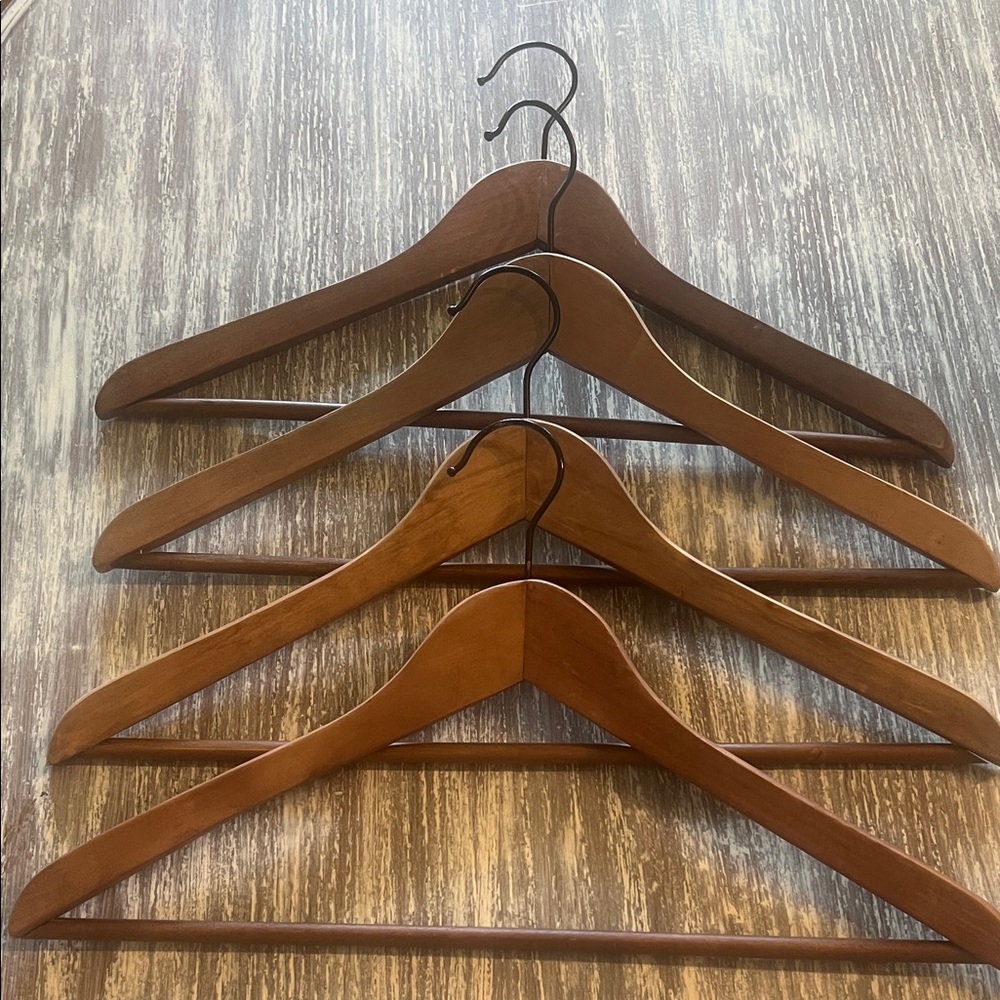Set of 4 Vintage Wooden Hangers. Has bar so you can double up. Pants. Exc condi